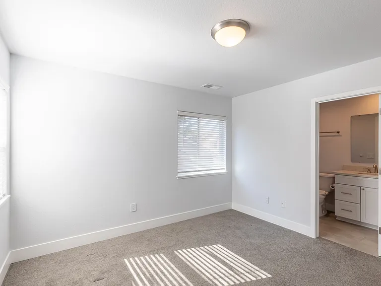 1056 Watt St — Photo 39