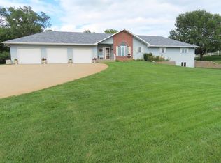 4440 Lost Meadows Rd, Sioux City, IA 51108