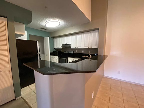 4th image of 8290 Ibis Club Ln APT 913