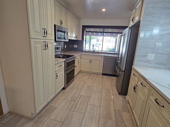 5th image of 23247 Raymond St