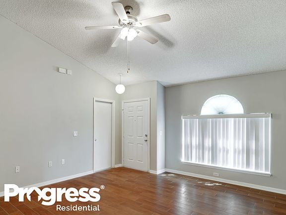 3rd image of 8448 W Oak Crossing Dr