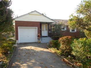 66 Midlawn Dr, Massapequa, NY 11758