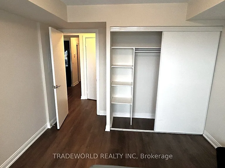 181 Village Green Sq #2911 — Photo 22