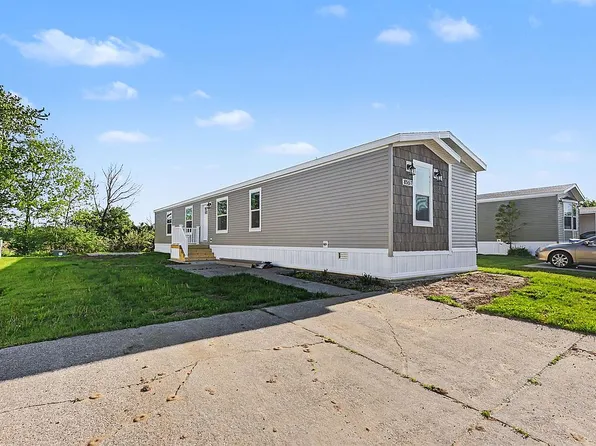 8557 Fieldstone Dr, Zeeland, MI 49464