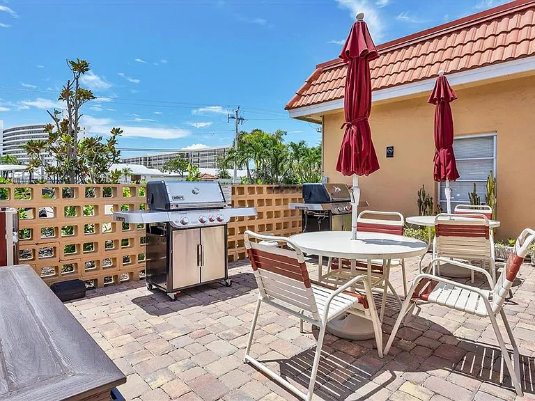 1250 N Portofino Dr #303 — Photo 37