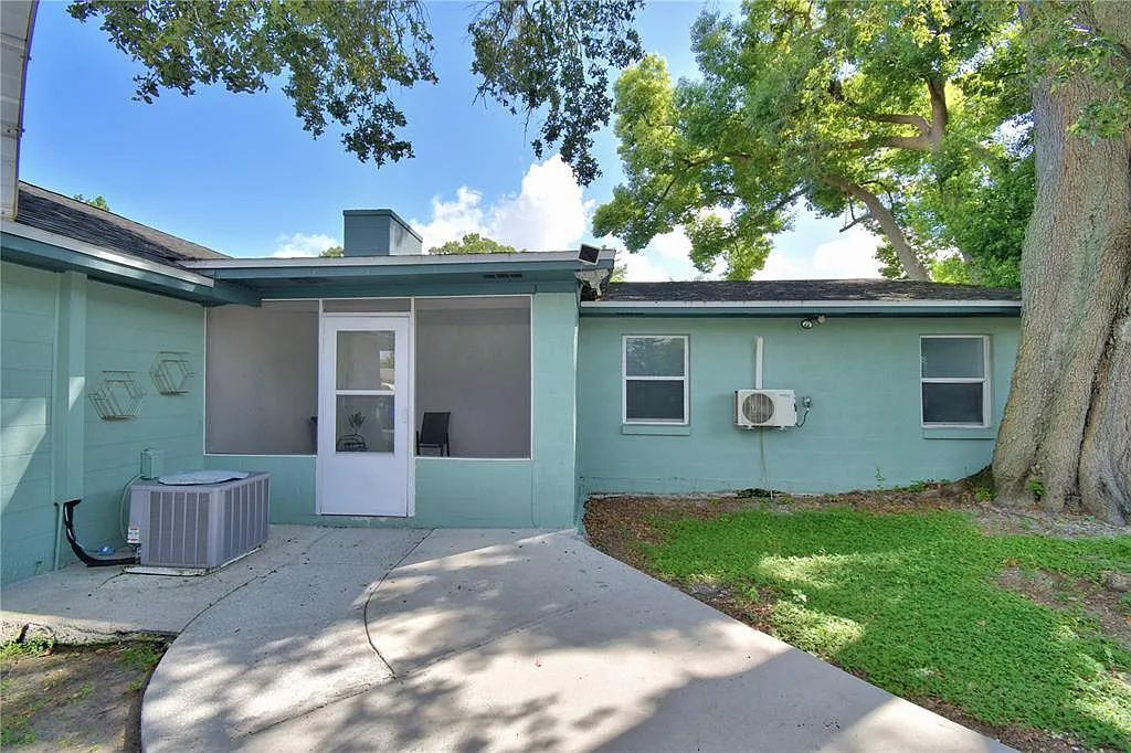 Building Photo - 2405 Roslyn Ln #C