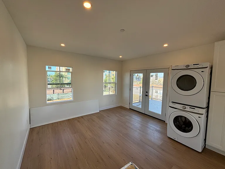 768 Delaware St — Photo 5