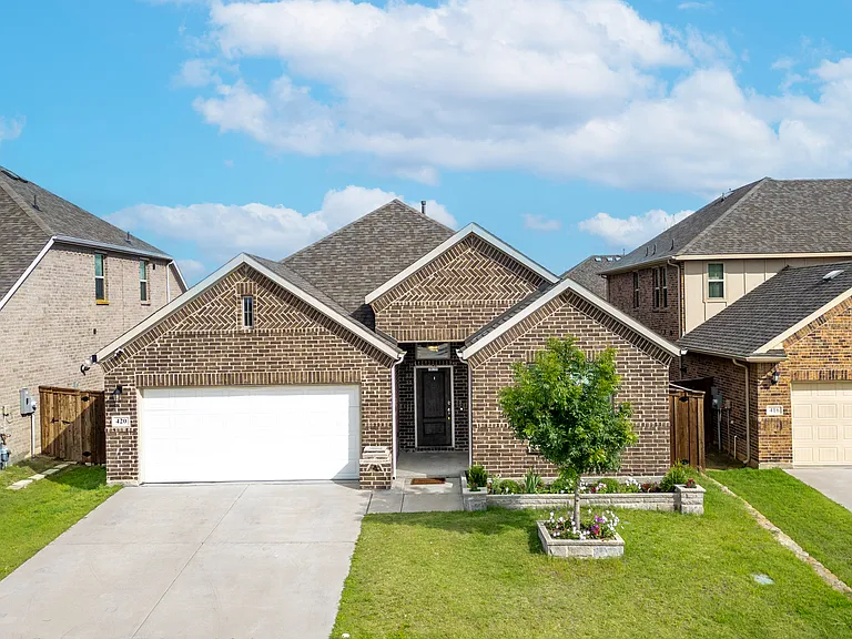 420 Kirkham Dr — Photo 1