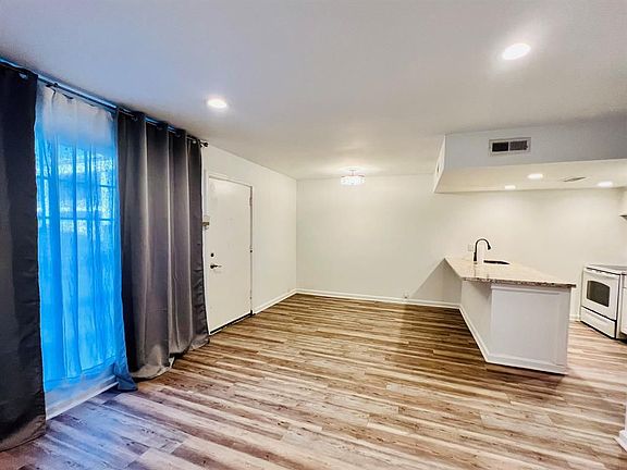 2nd image of 5343 Richmond Ave #9