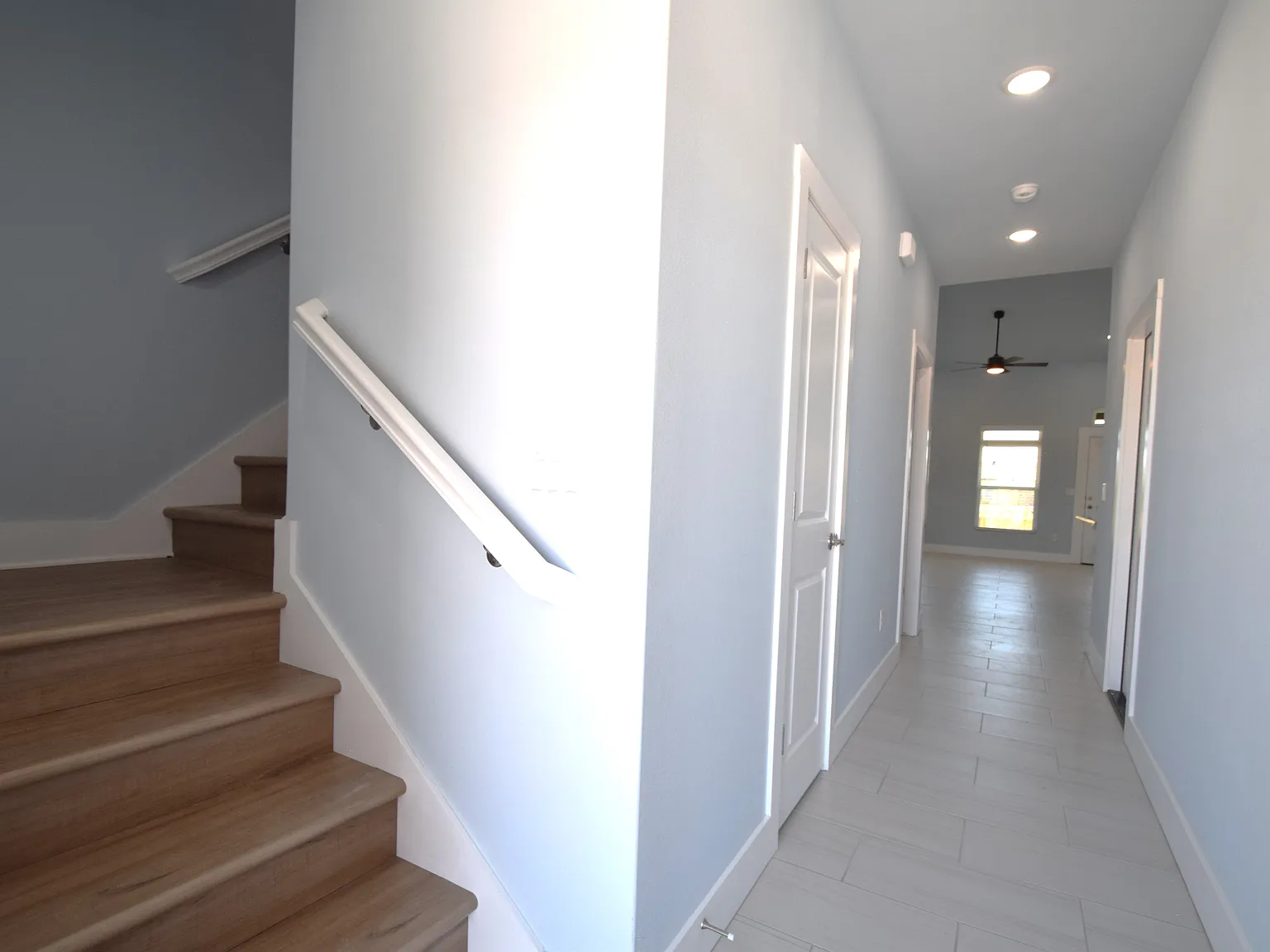 3 bed, 2.5 bath, 1420 sqft, $1,650 — Photo 2