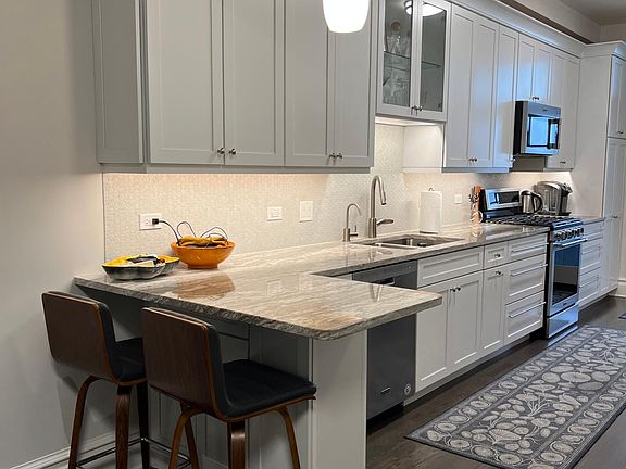 4th image of 546 W Wellington Ave #1E