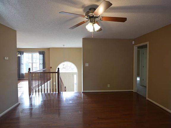 3rd image of 1003 Hedge Apple Dr