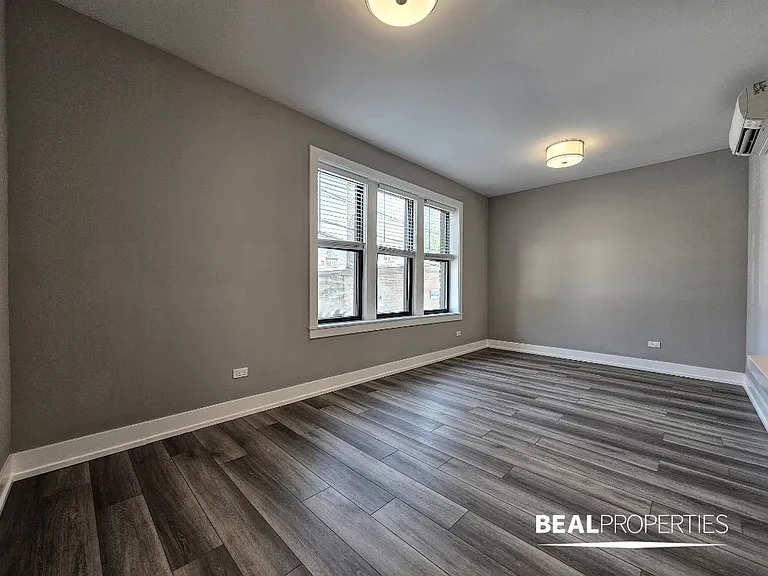 3943.5 N Janssen Ave #W3 — Photo 2