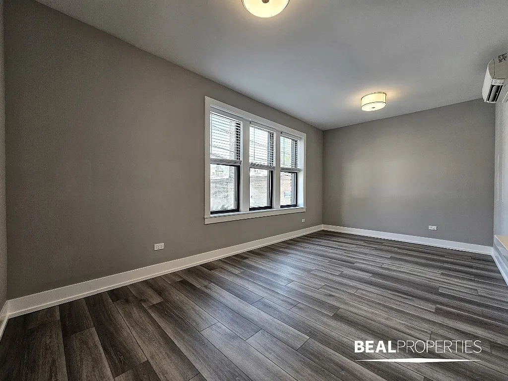 Building Photo - 3943.5 N Janssen Ave #W3