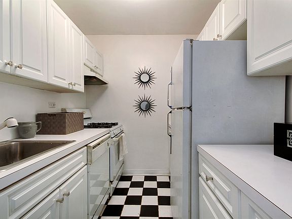 4th image of 185 W End Ave APT 4G