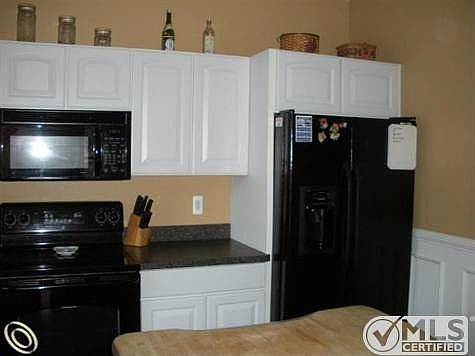 Kitchen 2.JPG