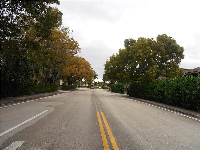 1st image of 877 Twin Lakes Dr #G