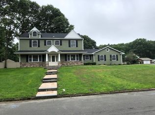 2 Silverspruce Ln, Stony Brook, NY