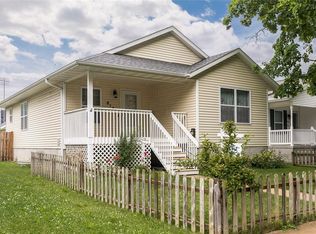 814 10th St SW, Cedar Rapids, IA 52404