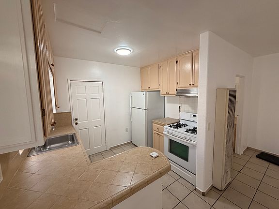 3rd image of 4410 N Figueroa St