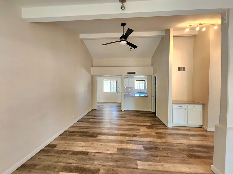 517 E Bishop Dr — Photo 8