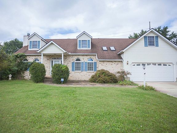 2nd image of 795 Crescent Dr