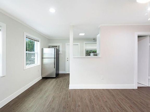 2nd image of 1883 Smith Dr #4