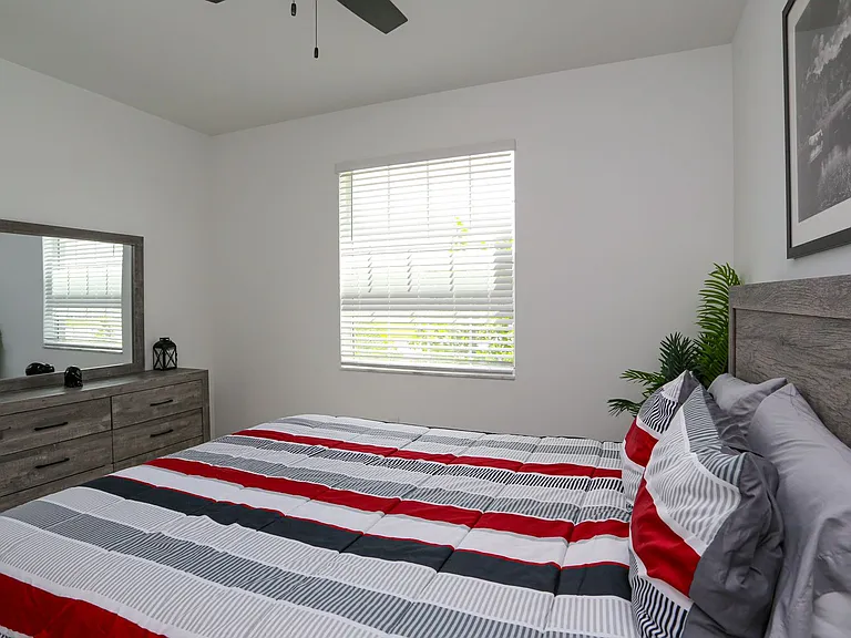 2155 Hamlin St — Photo 33