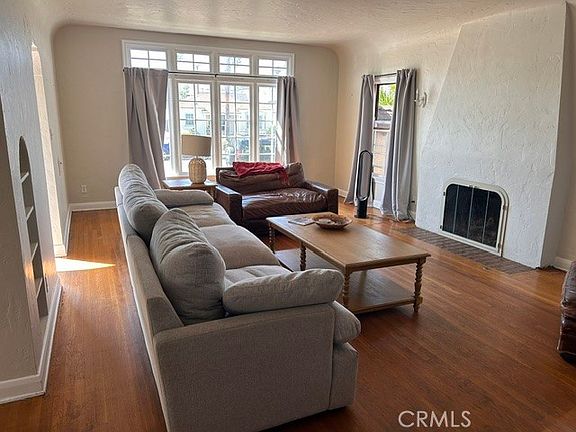 4th image of 209 Avenue E