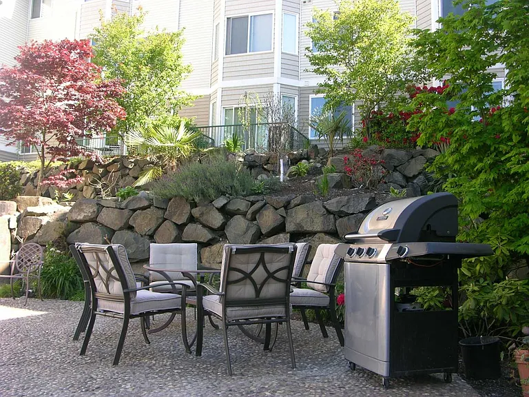 Oasis Apartments — Photo 11