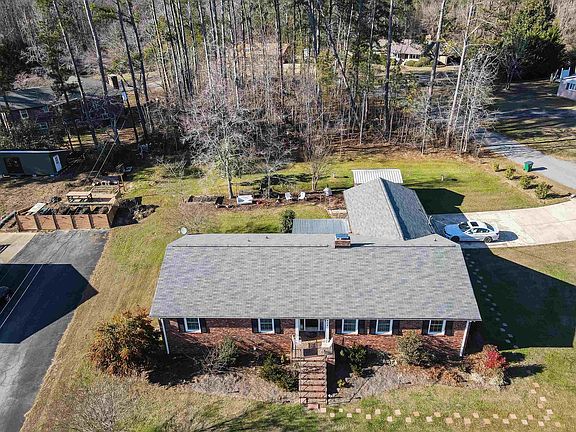 2nd image of 302 Peach Valley Dr