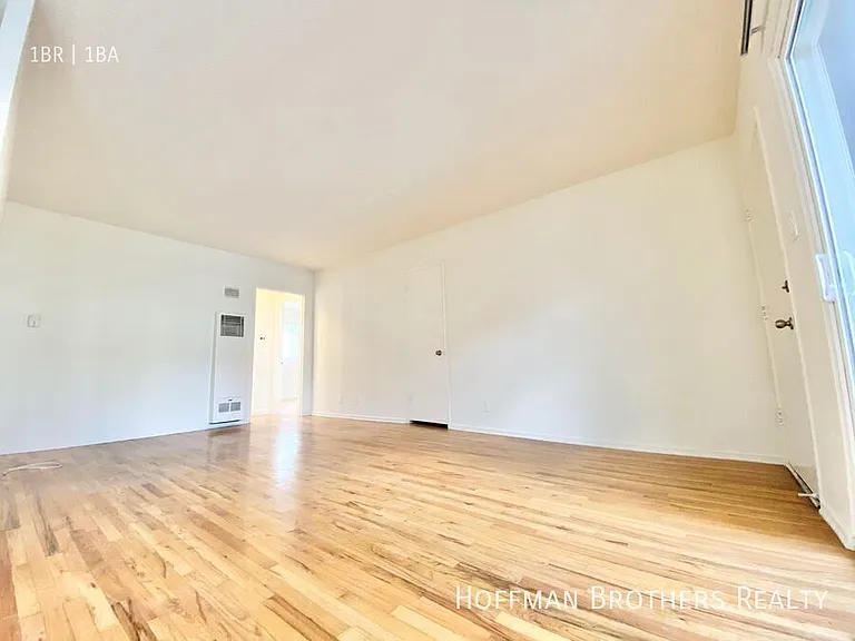 3711 Mentone Ave #12A — Photo 3