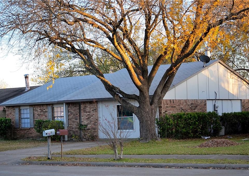 1st image of 210 Bluffview Dr
