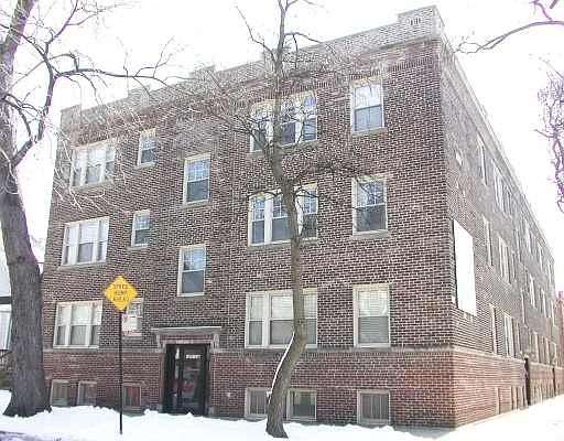 1st image of 1849 W Cornelia Ave Floor 2