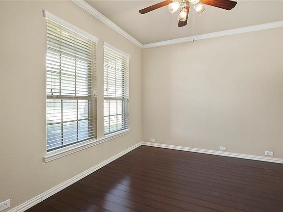 5th image of 802 Miramar Dr