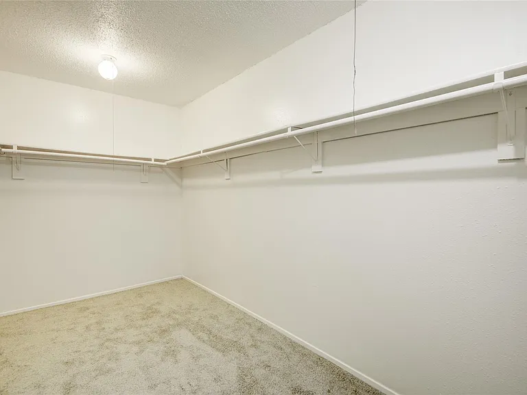 2114 Greenbriar Colony Dr — Photo 28