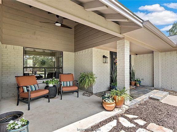 3rd image of 2709 Brookway Dr