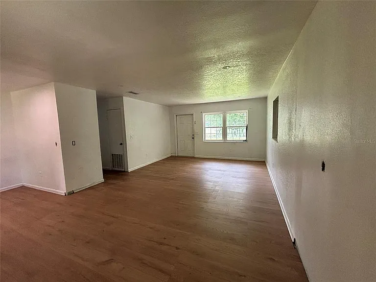 205 S Chandler Ave — Photo 9