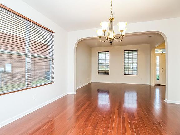 4th image of 1820 Looking Glass Ln