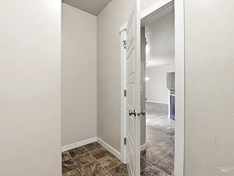 1814 W Heavy Timber Dr — Photo 16