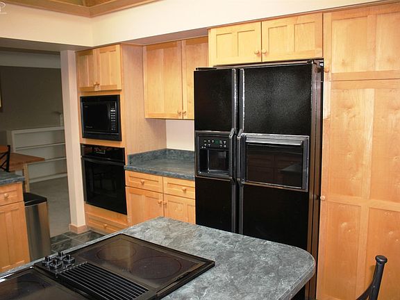 3rd image of 7271 Green Valley Dr