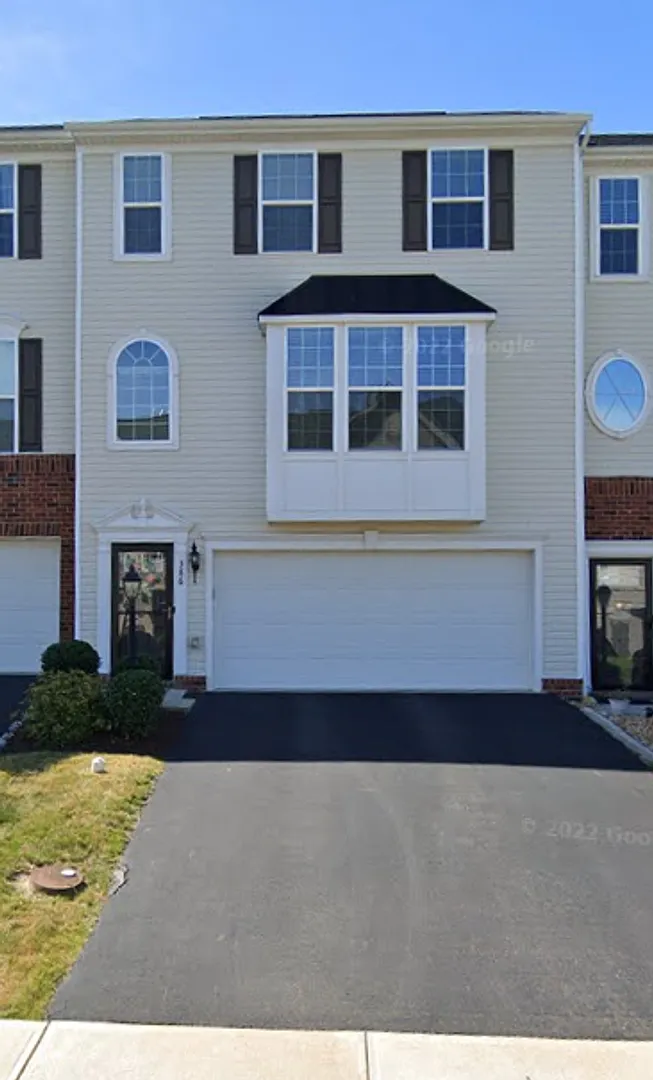 386 Sunrise Dr photo 1