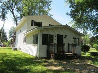 435 N 5th St, Silver Lake, WI 53170