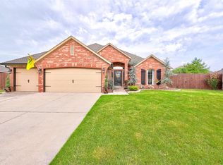 3305 Red Maple Ln, Moore, OK 73170
