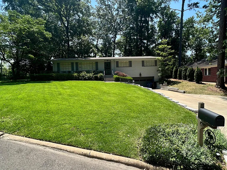 707 Warwick Rd — Photo 4
