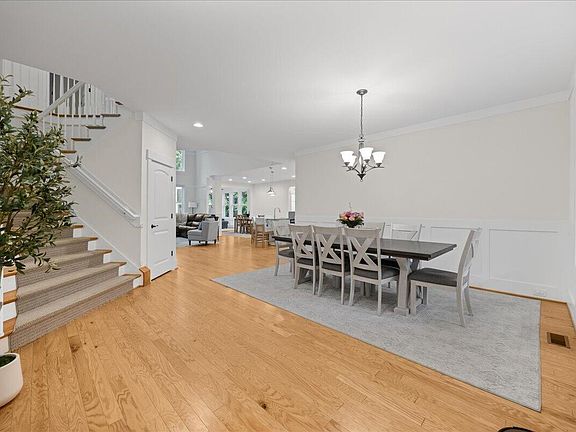 3rd image of 1550 Village Grove Ct