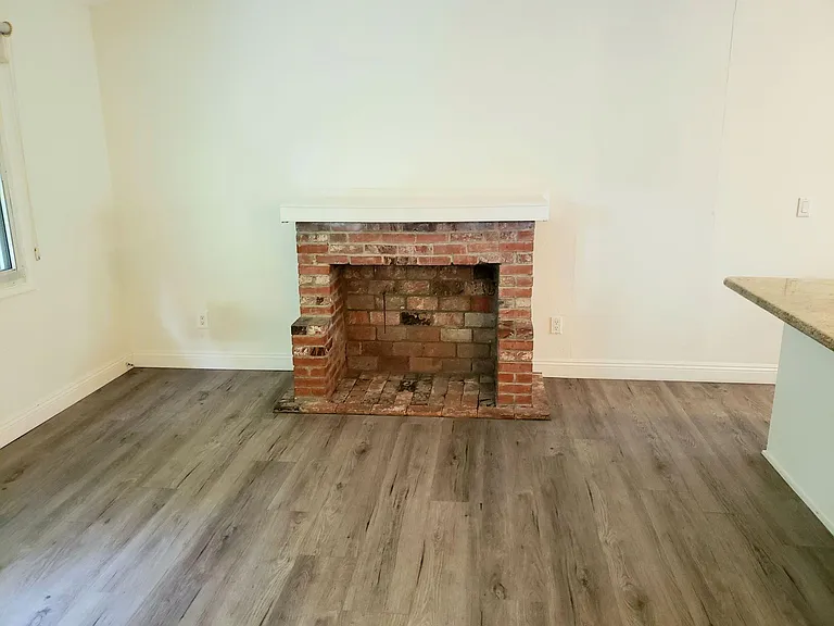 713 Huntley Dr — Photo 8
