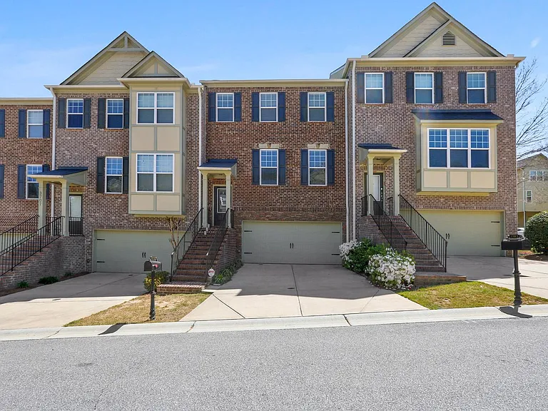 3705 Lambert Ln NE — Photo 3