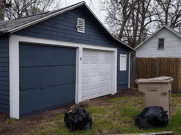4th image of 1718 Marine St