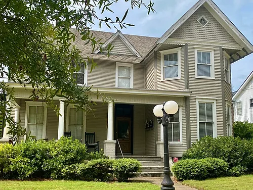 429 Walnut St #1 Photo 1